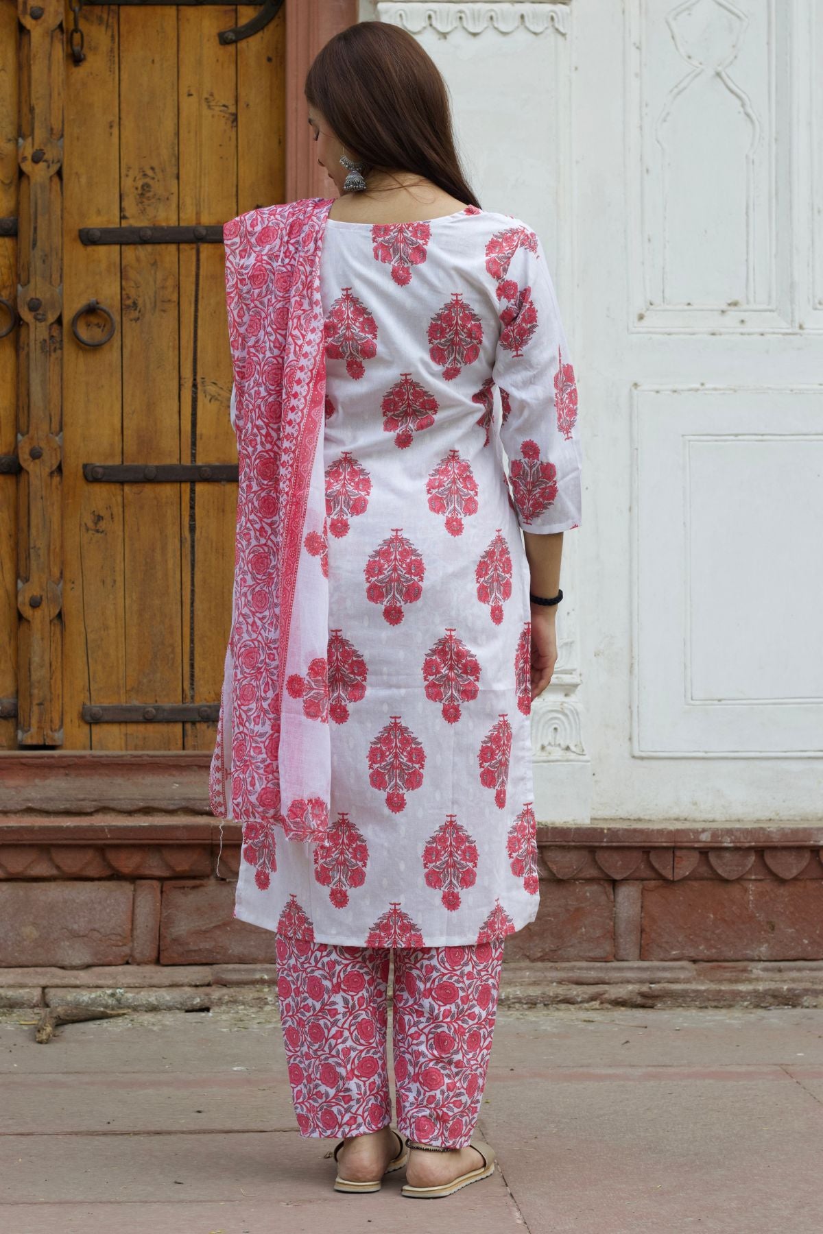 Cotton Jaipuri Print Kurta Set With Dupatta in Red