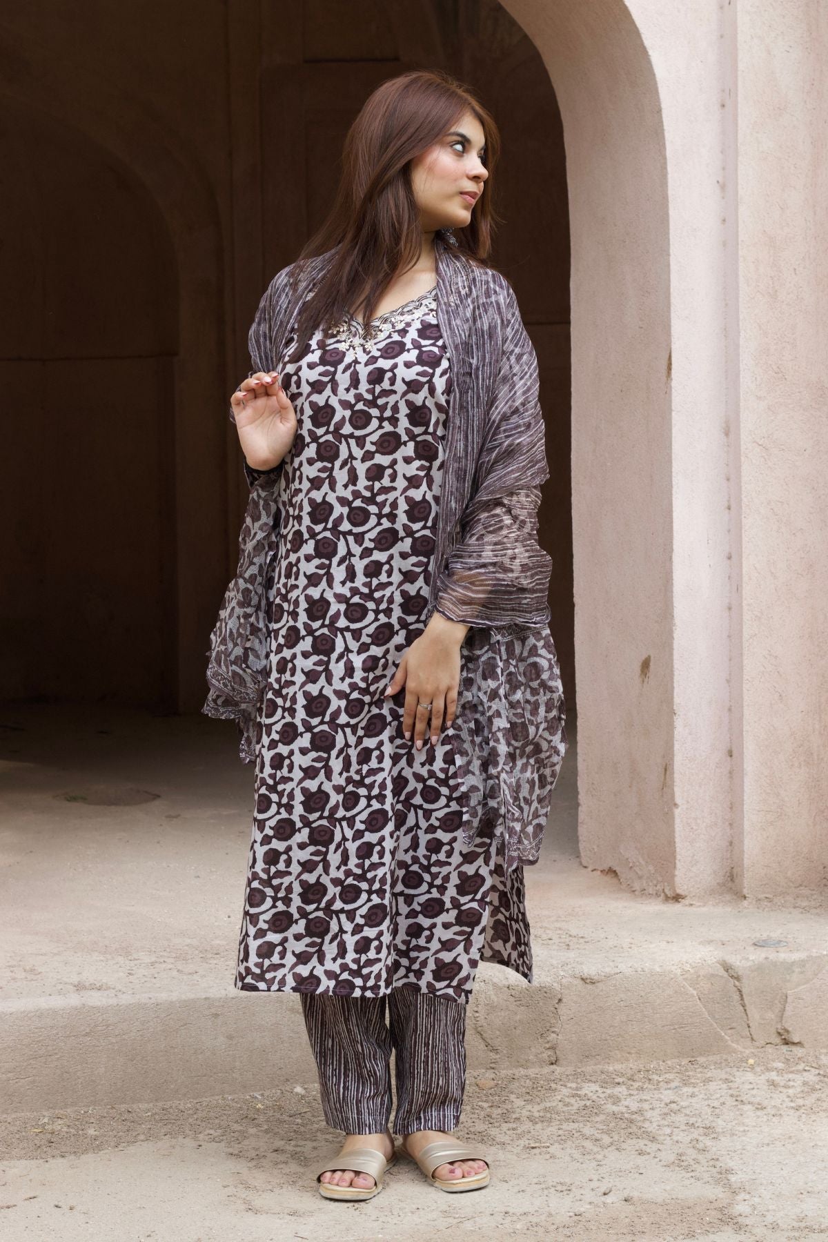 Cotton Jaipuri Print Kurta Set With Dupatta in Black