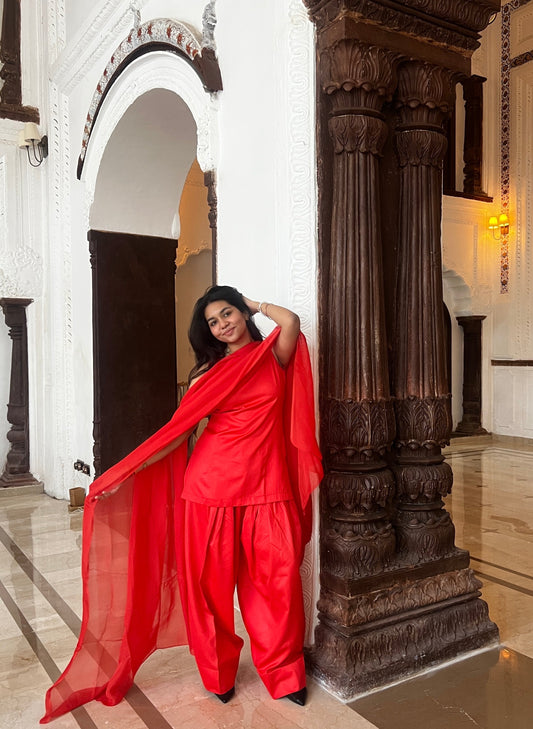 The Comeback of Farshi Salwar: From Nawabi Roots to Modern Closets